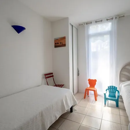 Hotel Maison Biscarrosse, 5 Pieces, 8 Personnes - Fr-1-521-135